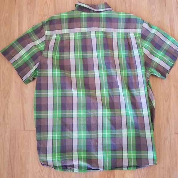 🔥The North Face Green Plaid Short Sleeve Shirt - Picture 3 of 3